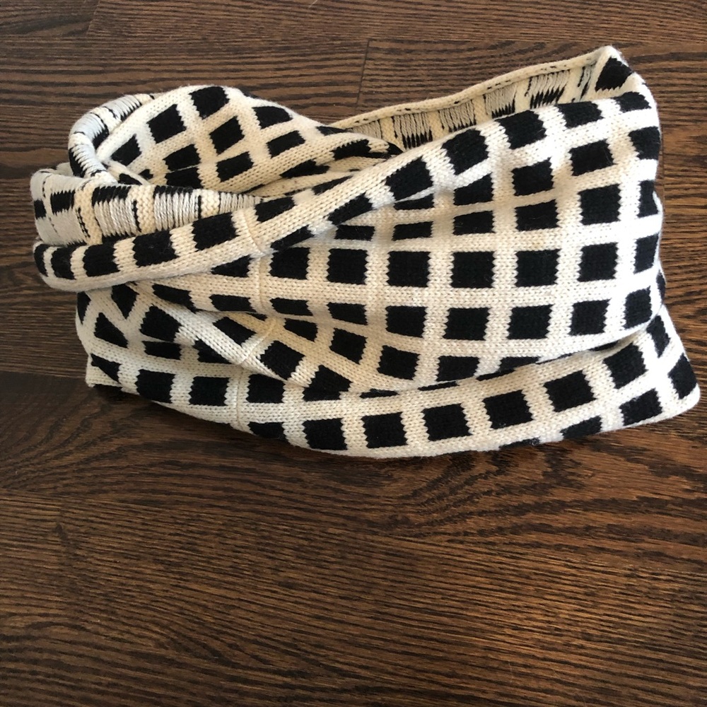 J Crew Infinity Scarf - Picture 3 of 4